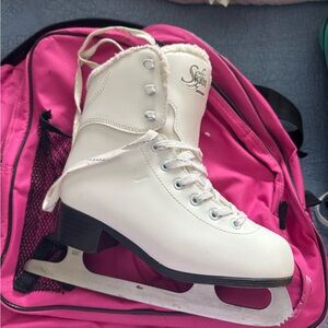 Figure Ice skate with bag!